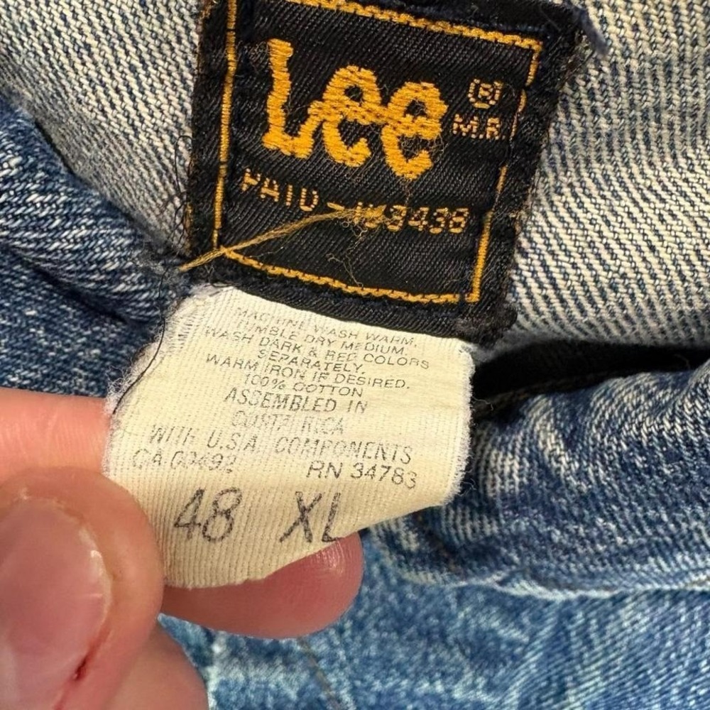 1990's Lee denim jacket with a worn look, featuring a faded design - Picture 3 of 6